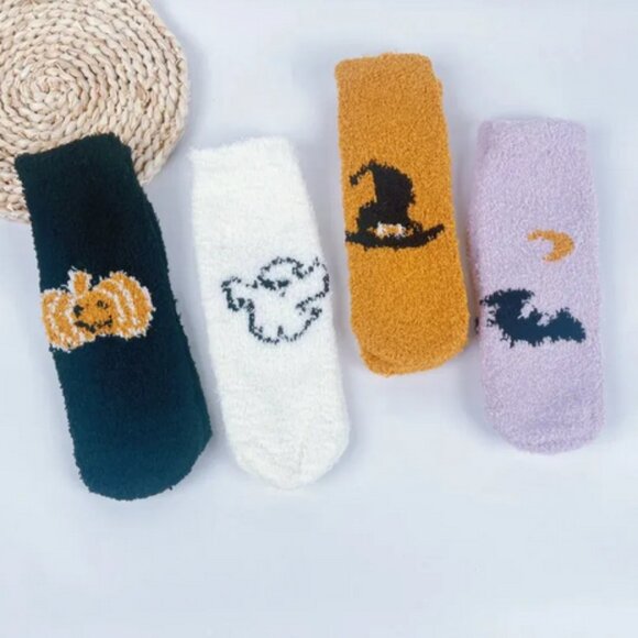 NEW Kids' 4 Pairs Cartoon No Slip Fuzzy Socks Size OS NWOT - Picture 1 of 6